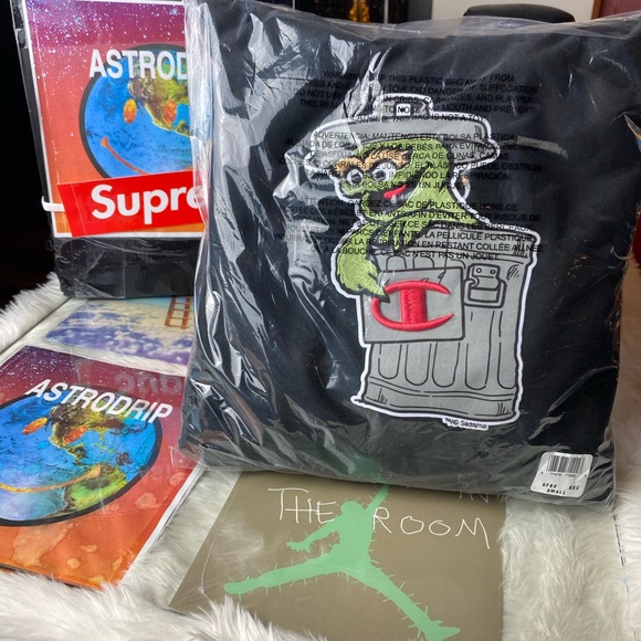 🆕 Champion X Sesame Street Reverse Weave Hoodie💧 - Picture 2 of 6